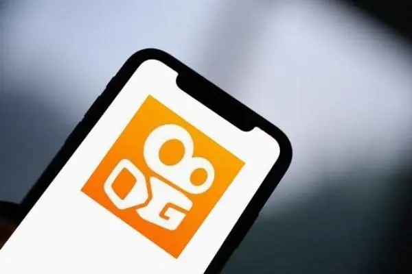 oppo手机玩和平精英时怎么同时看快手？